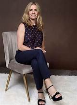 Stunning Feet: Elisabeth Shue's Barefoot Beauty Captivates